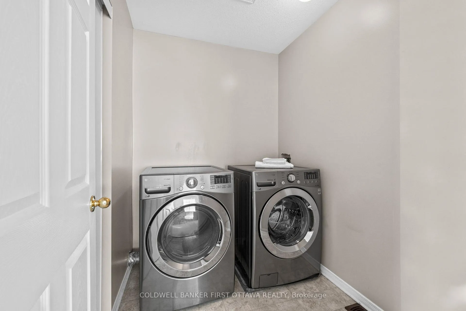 Photo 25 of 20 Fieldberry Private, Ottawa, Barrhaven - Stonebridge — HOMEH