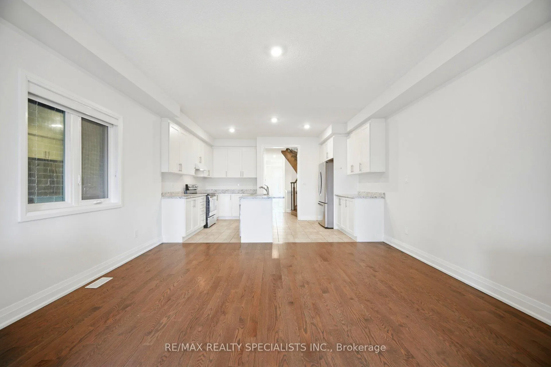 Photo 3 of 13 Dalbeattie Drive N, Brampton, Bram West — HOMEH