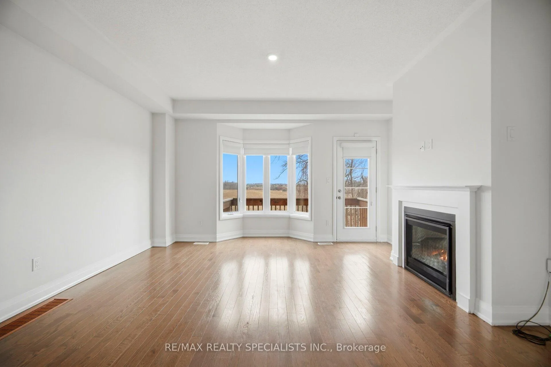 Photo 5 of 13 Dalbeattie Drive N, Brampton, Bram West — HOMEH