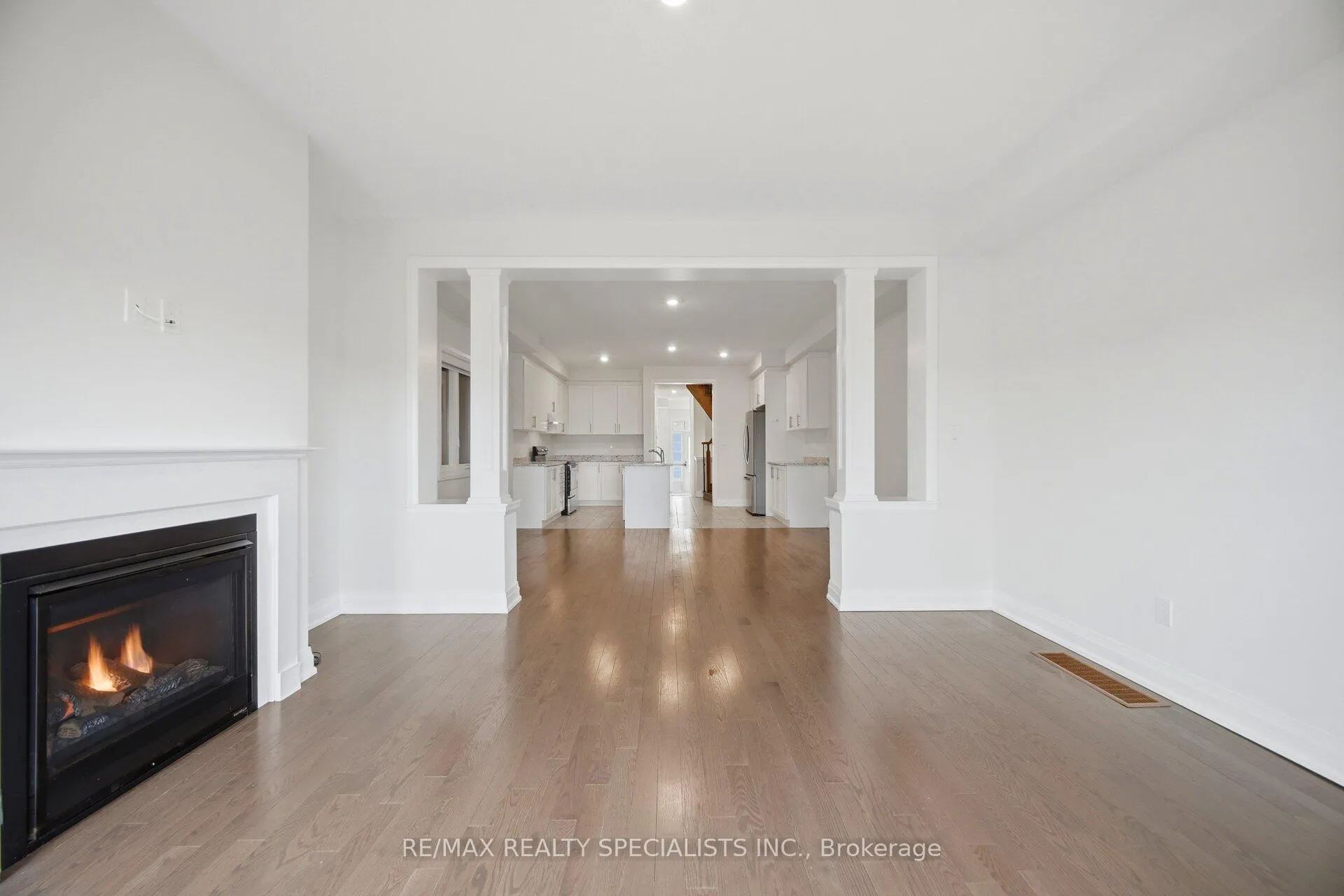 Photo 7 of 13 Dalbeattie Drive N, Brampton, Bram West — HOMEH