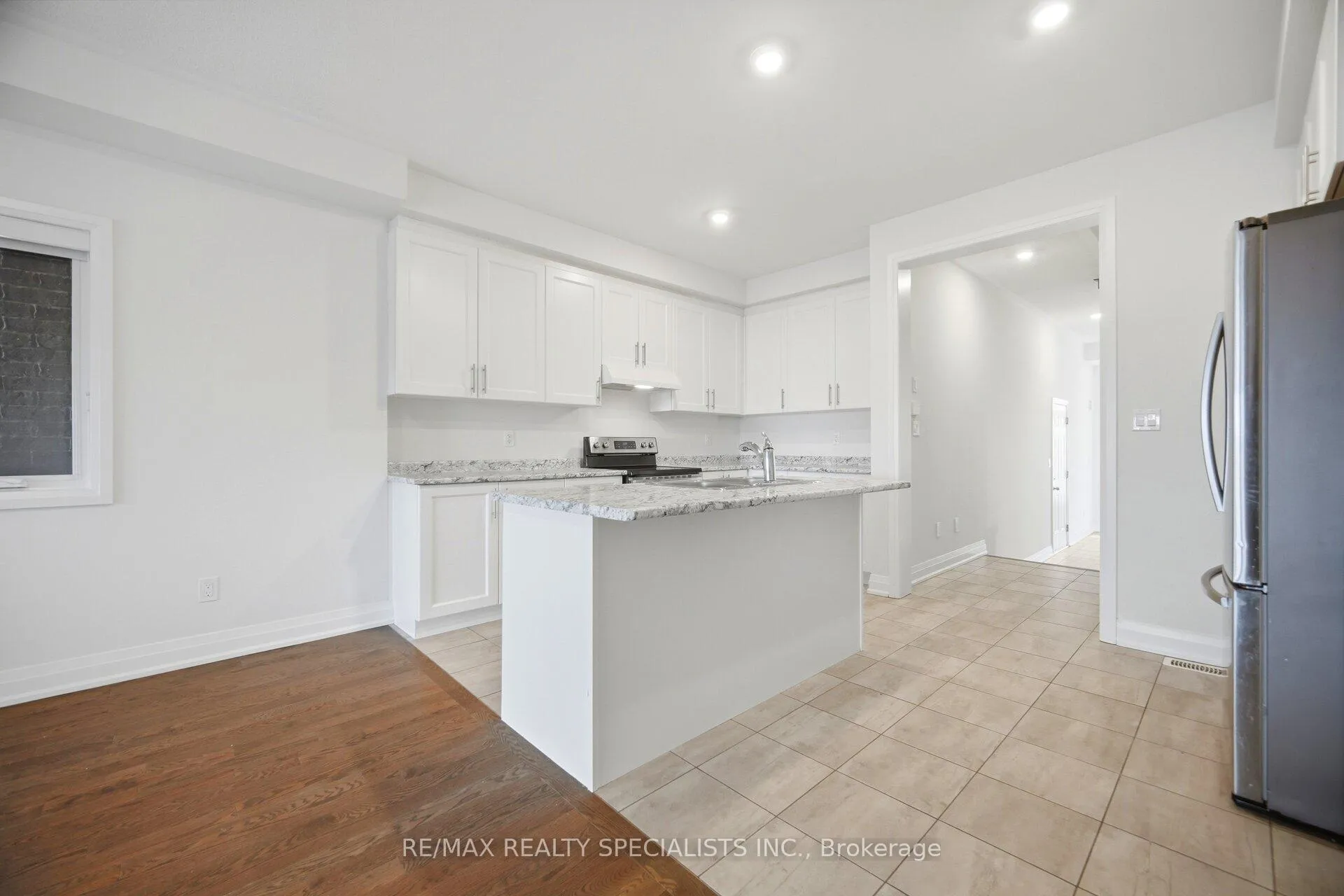 Photo 9 of 13 Dalbeattie Drive N, Brampton, Bram West — HOMEH