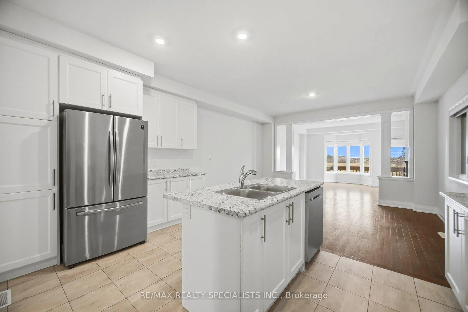 Photo 10 of 13 Dalbeattie Drive N, Brampton, Bram West — HOMEH