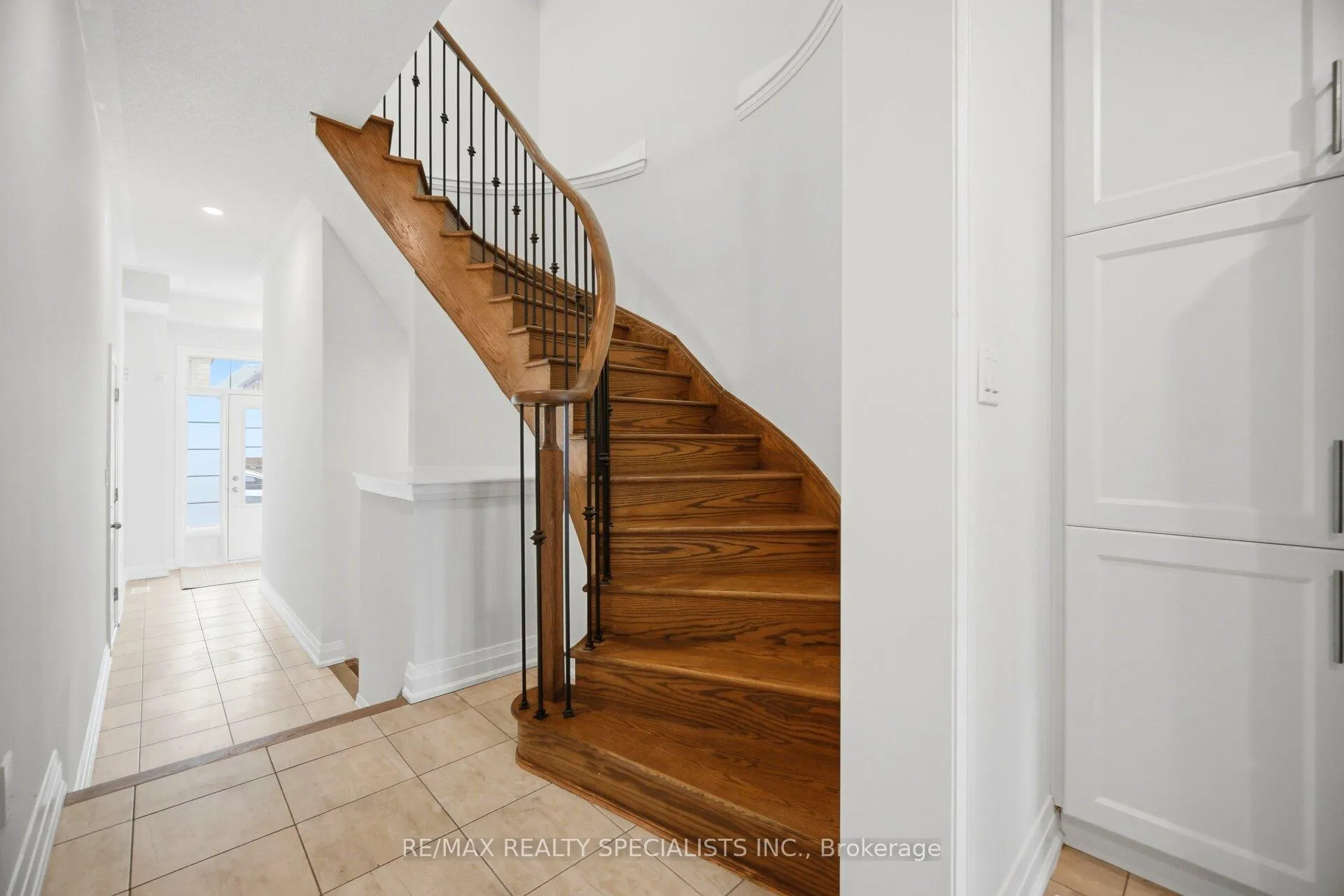 Photo 11 of 13 Dalbeattie Drive N, Brampton, Bram West — HOMEH