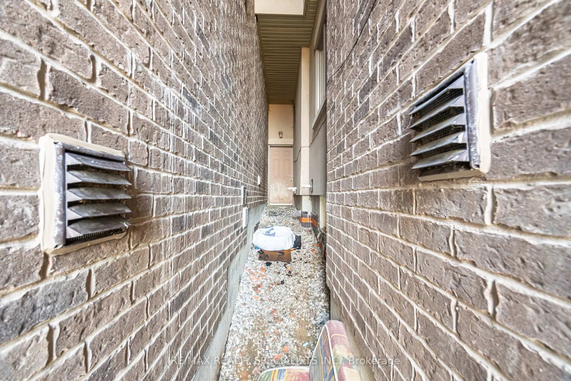 Photo 25 of 13 Dalbeattie Drive N, Brampton, Bram West — HOMEH