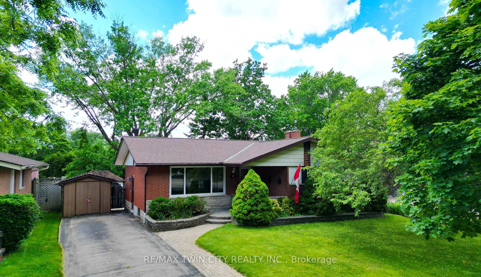 Photo 1 of 209 Dixie Crescent, Waterloo, Downtown Waterloo — HOMEH