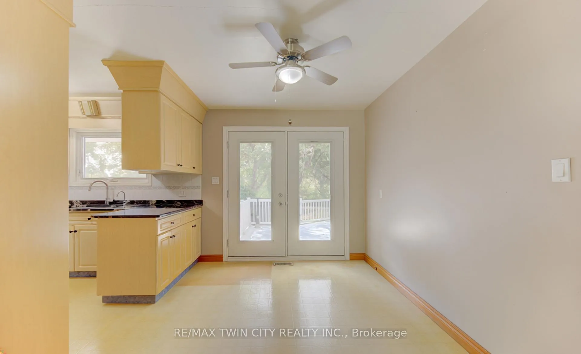 Photo 8 of 209 Dixie Crescent, Waterloo, Downtown Waterloo — HOMEH