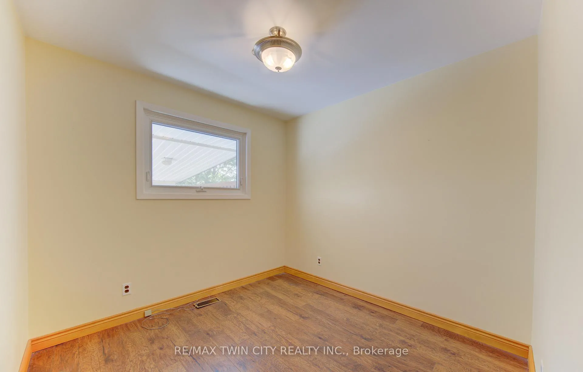 Photo 18 of 209 Dixie Crescent, Waterloo, Downtown Waterloo — HOMEH