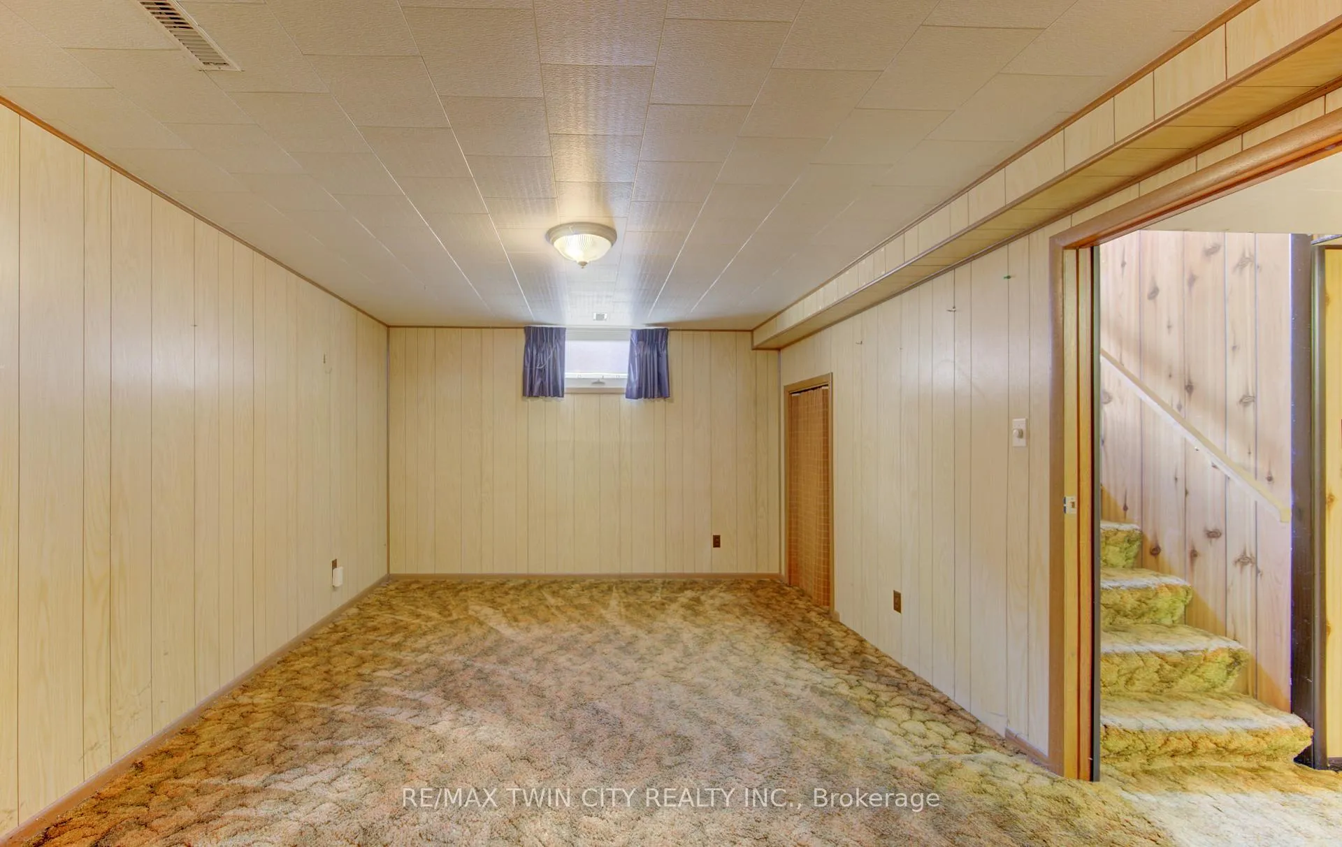 Photo 31 of 209 Dixie Crescent, Waterloo, Downtown Waterloo — HOMEH