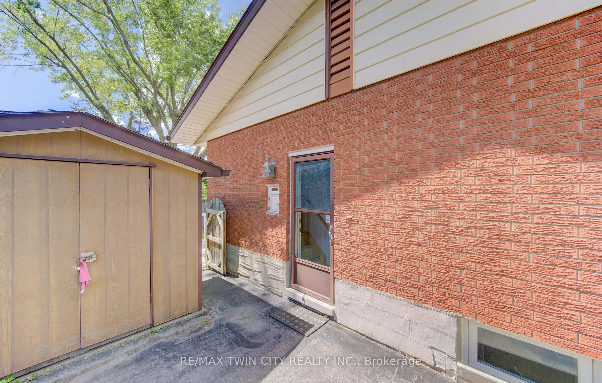Photo 32 of 209 Dixie Crescent, Waterloo, Downtown Waterloo — HOMEH