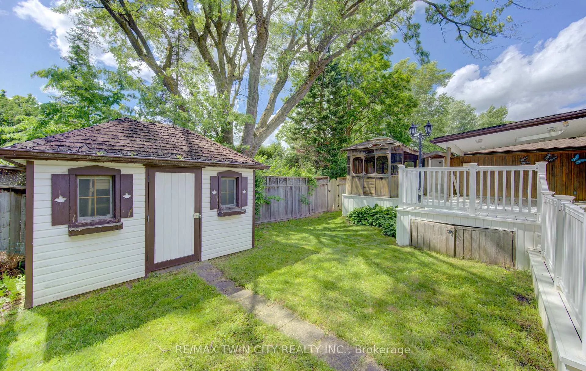 Photo 38 of 209 Dixie Crescent, Waterloo, Downtown Waterloo — HOMEH