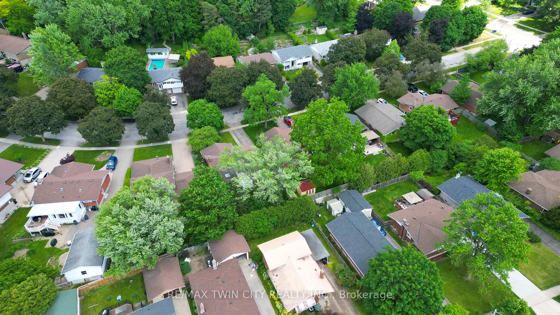 Photo 47 of 209 Dixie Crescent, Waterloo, Downtown Waterloo — HOMEH