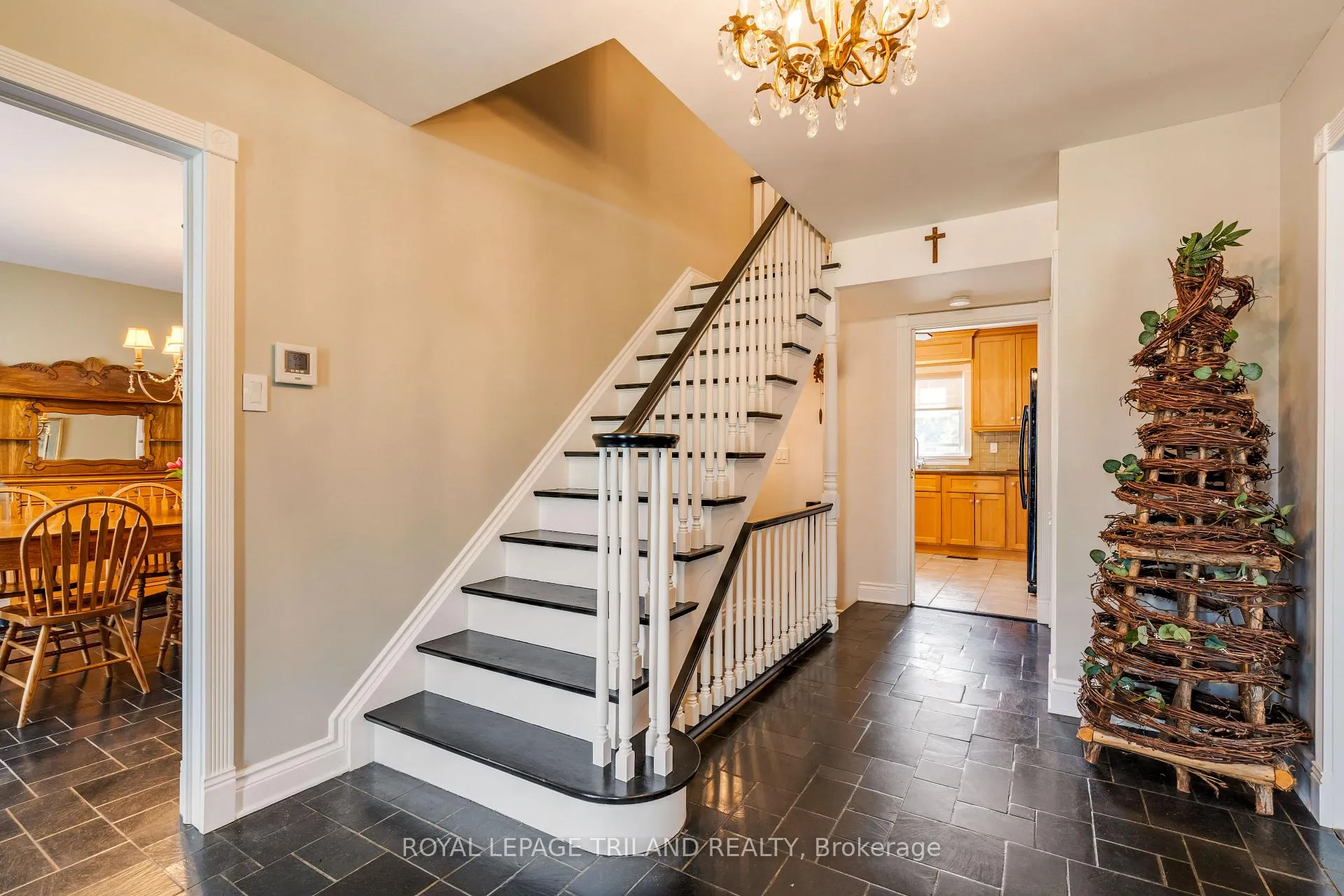 Photo 6 of 27 Cherokee Road, London, North A — HOMEH