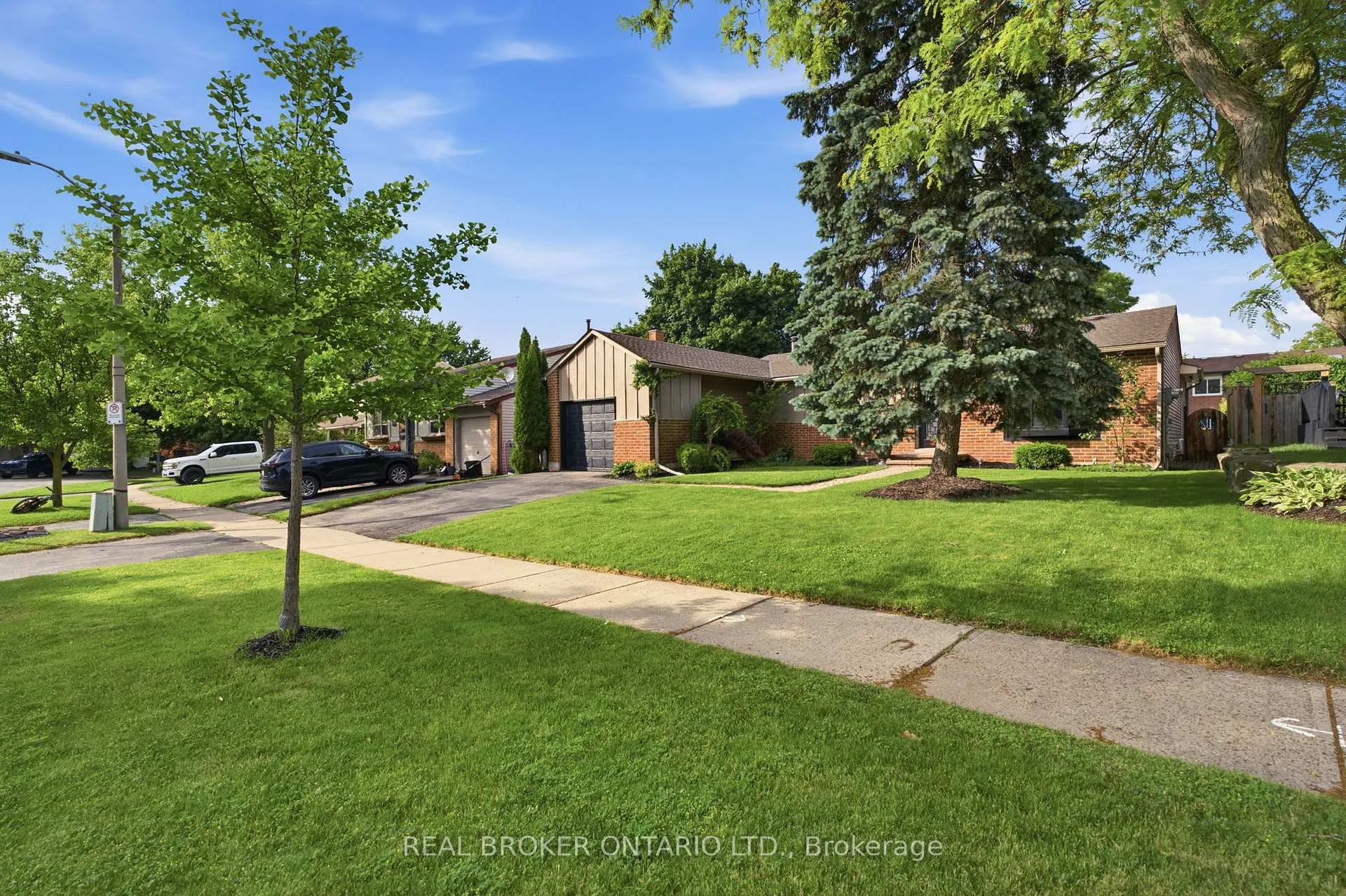 Photo 4 of 37 Melissa Crescent, Hamilton, Waterdown — HOMEH