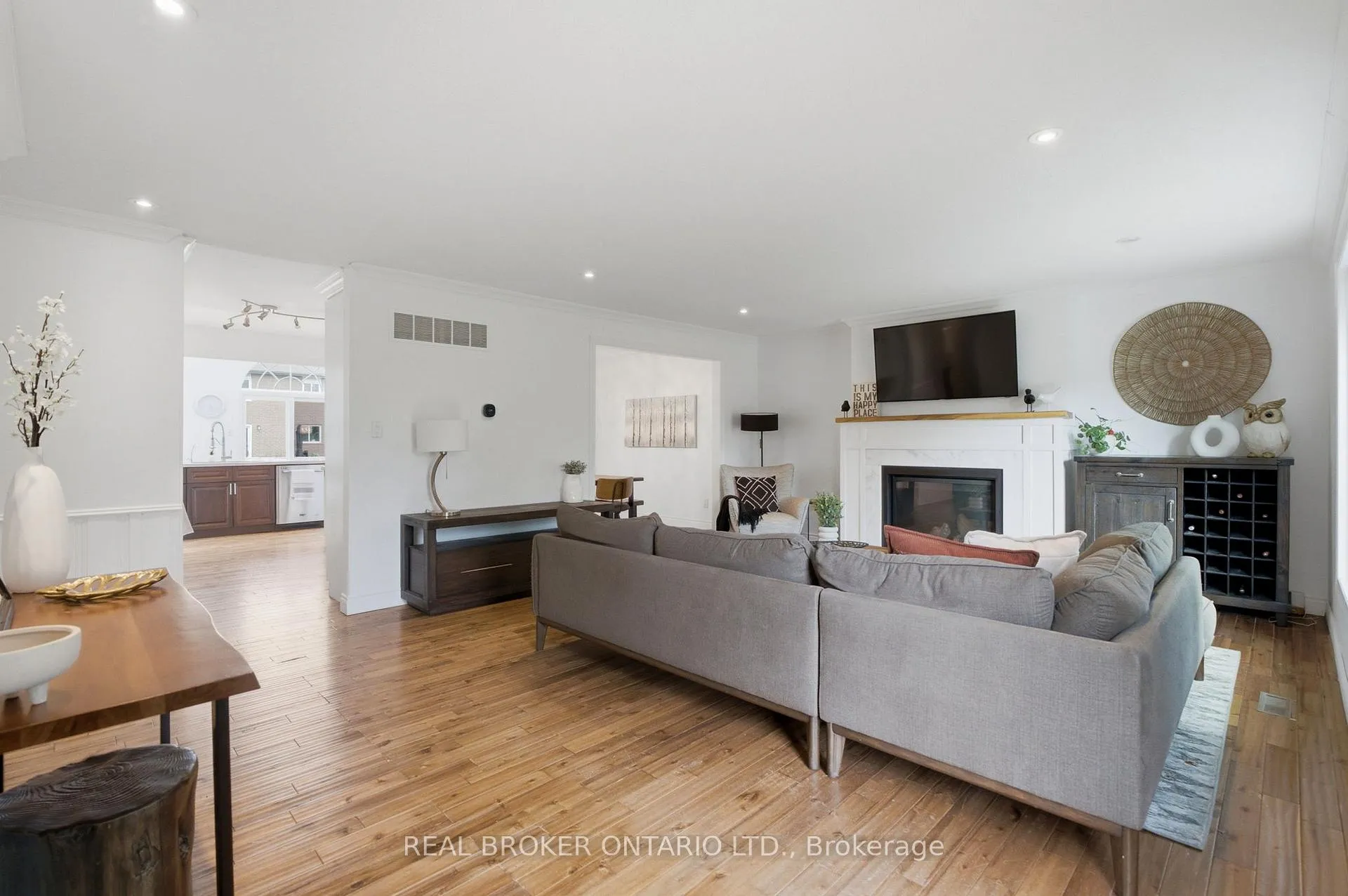 Photo 7 of 37 Melissa Crescent, Hamilton, Waterdown — HOMEH