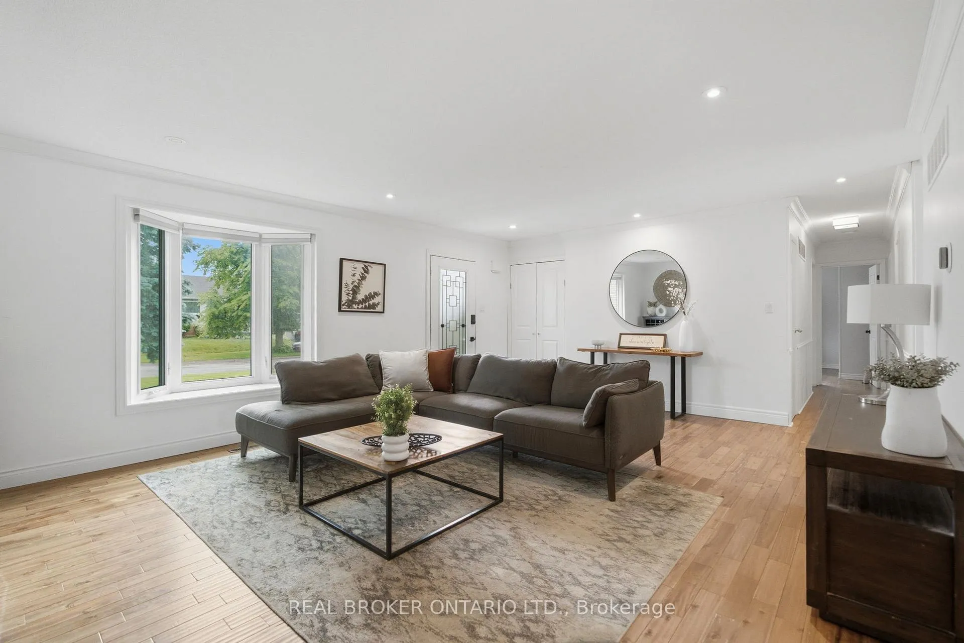 Photo 9 of 37 Melissa Crescent, Hamilton, Waterdown — HOMEH
