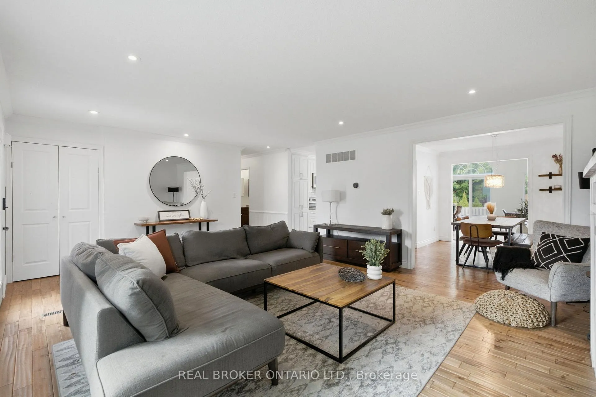 Photo 10 of 37 Melissa Crescent, Hamilton, Waterdown — HOMEH