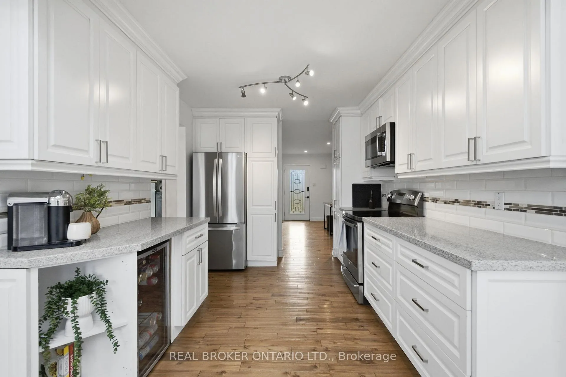 Photo 13 of 37 Melissa Crescent, Hamilton, Waterdown — HOMEH