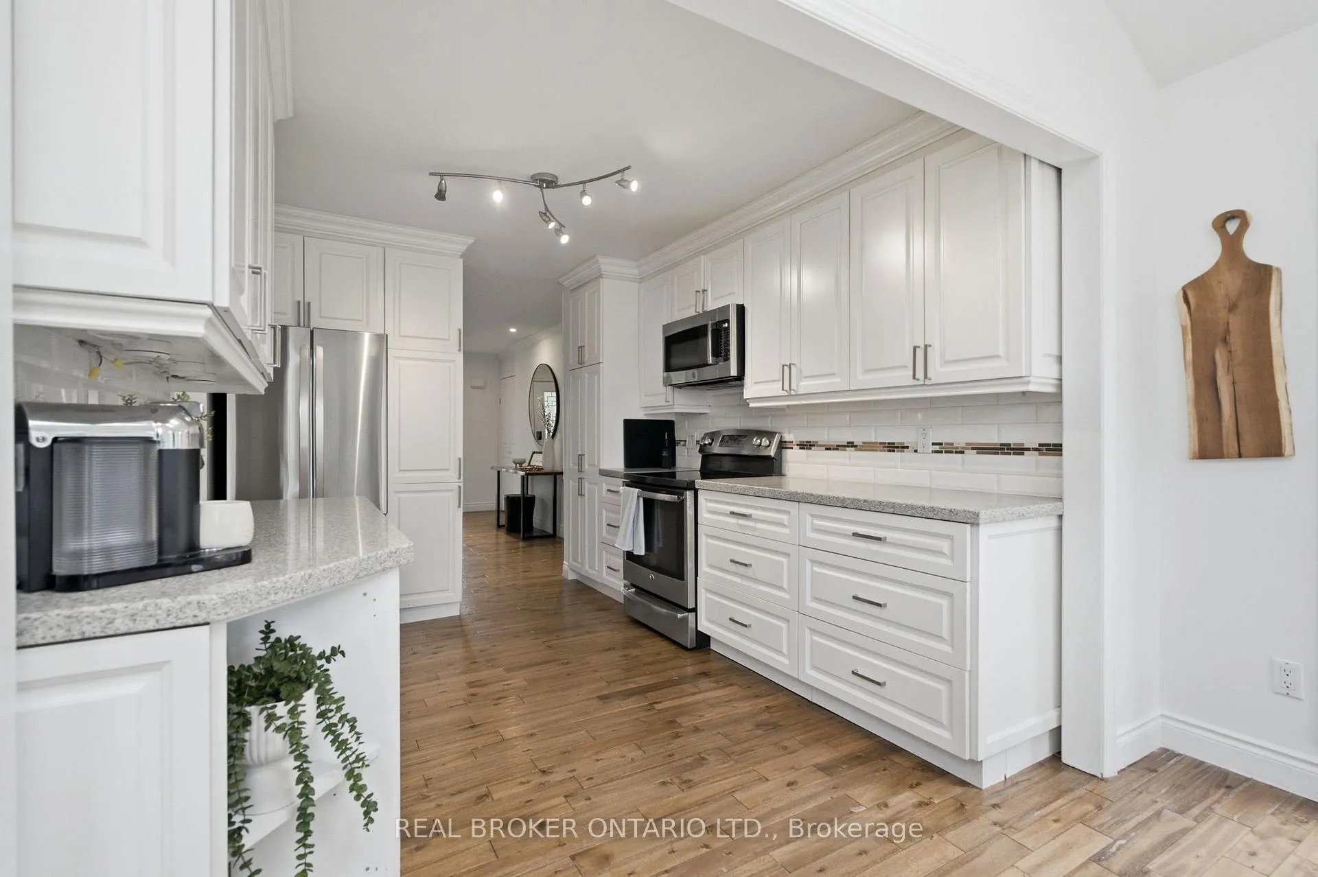 Photo 14 of 37 Melissa Crescent, Hamilton, Waterdown — HOMEH