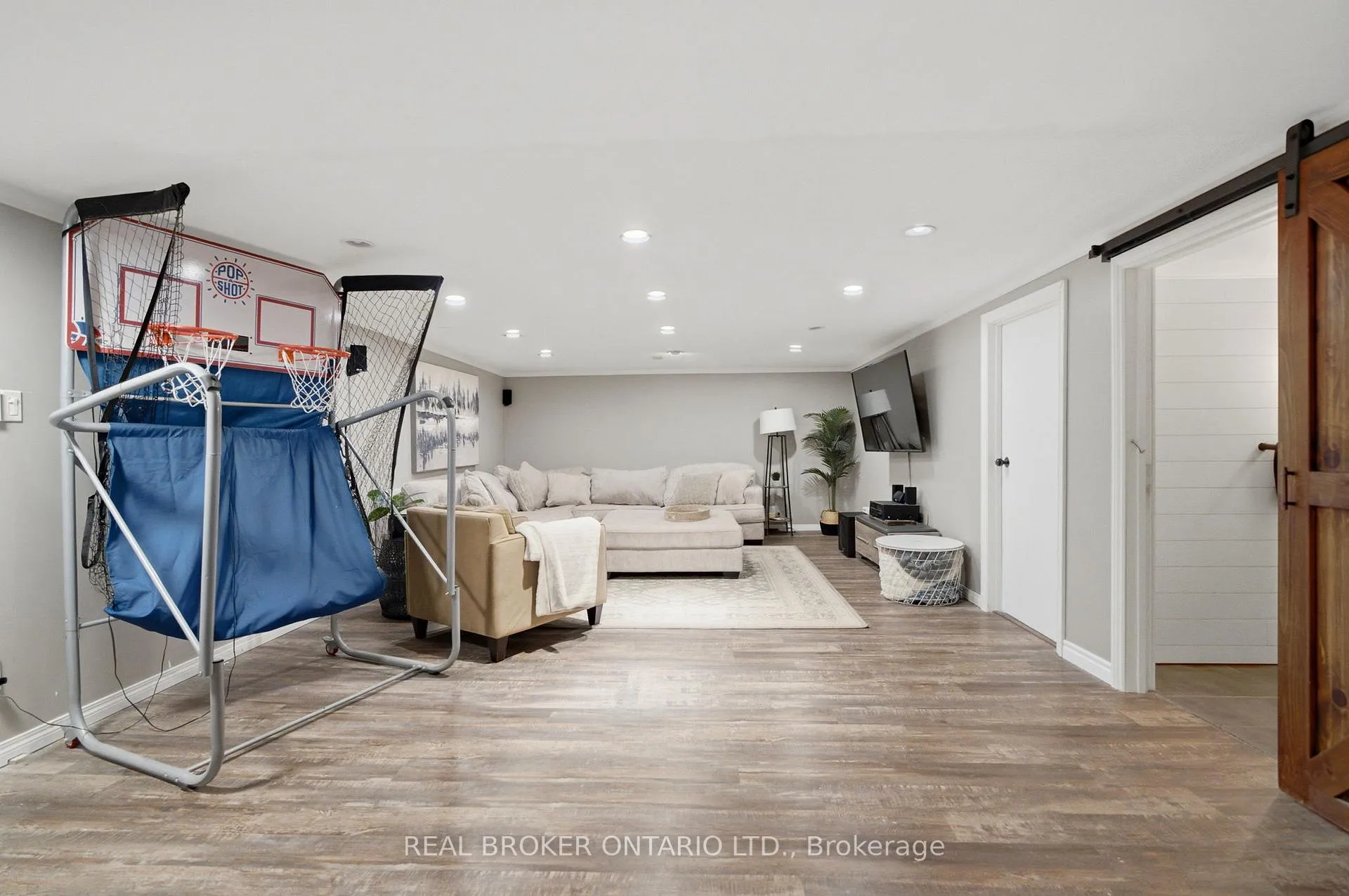 Photo 31 of 37 Melissa Crescent, Hamilton, Waterdown — HOMEH