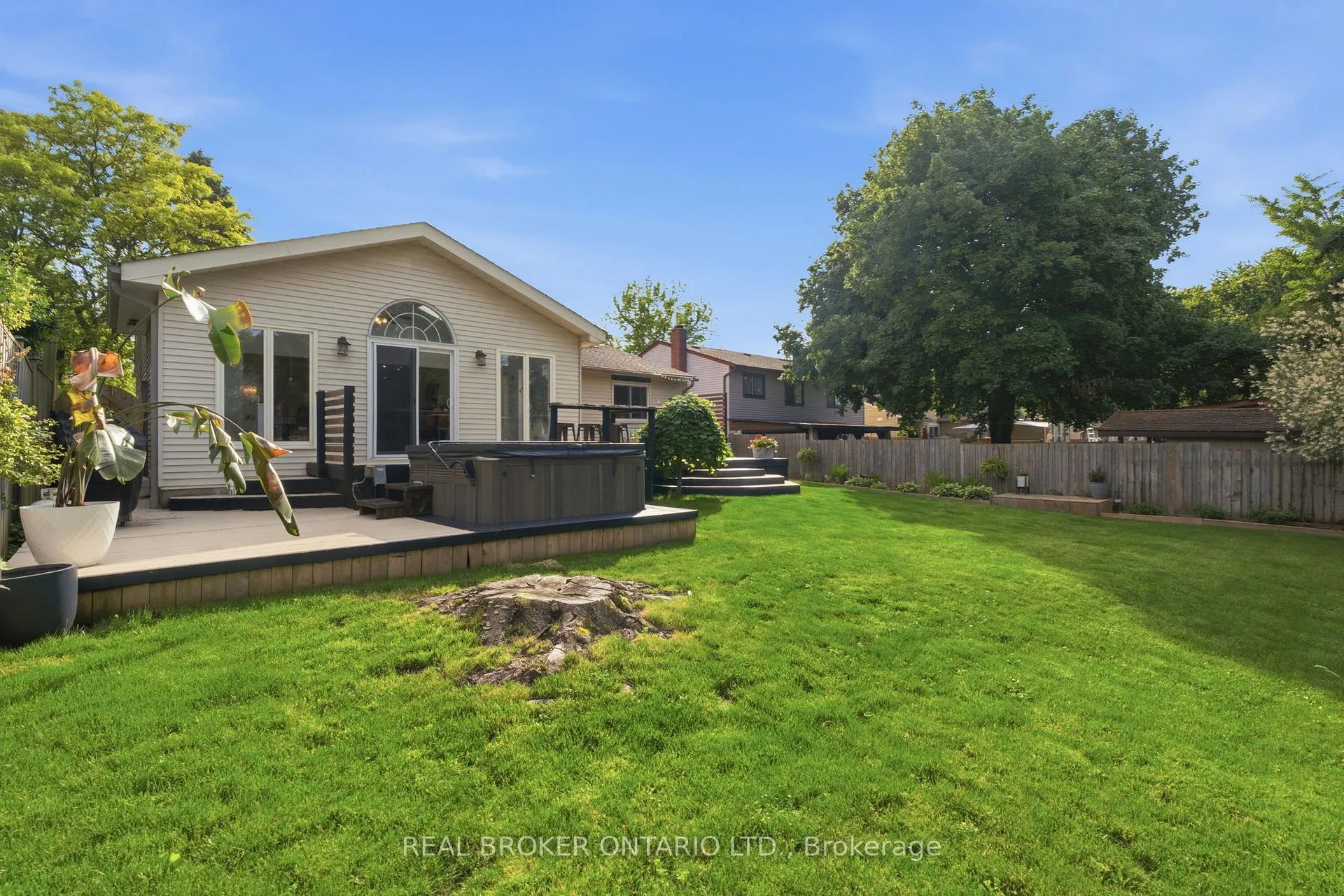 Photo 41 of 37 Melissa Crescent, Hamilton, Waterdown — HOMEH