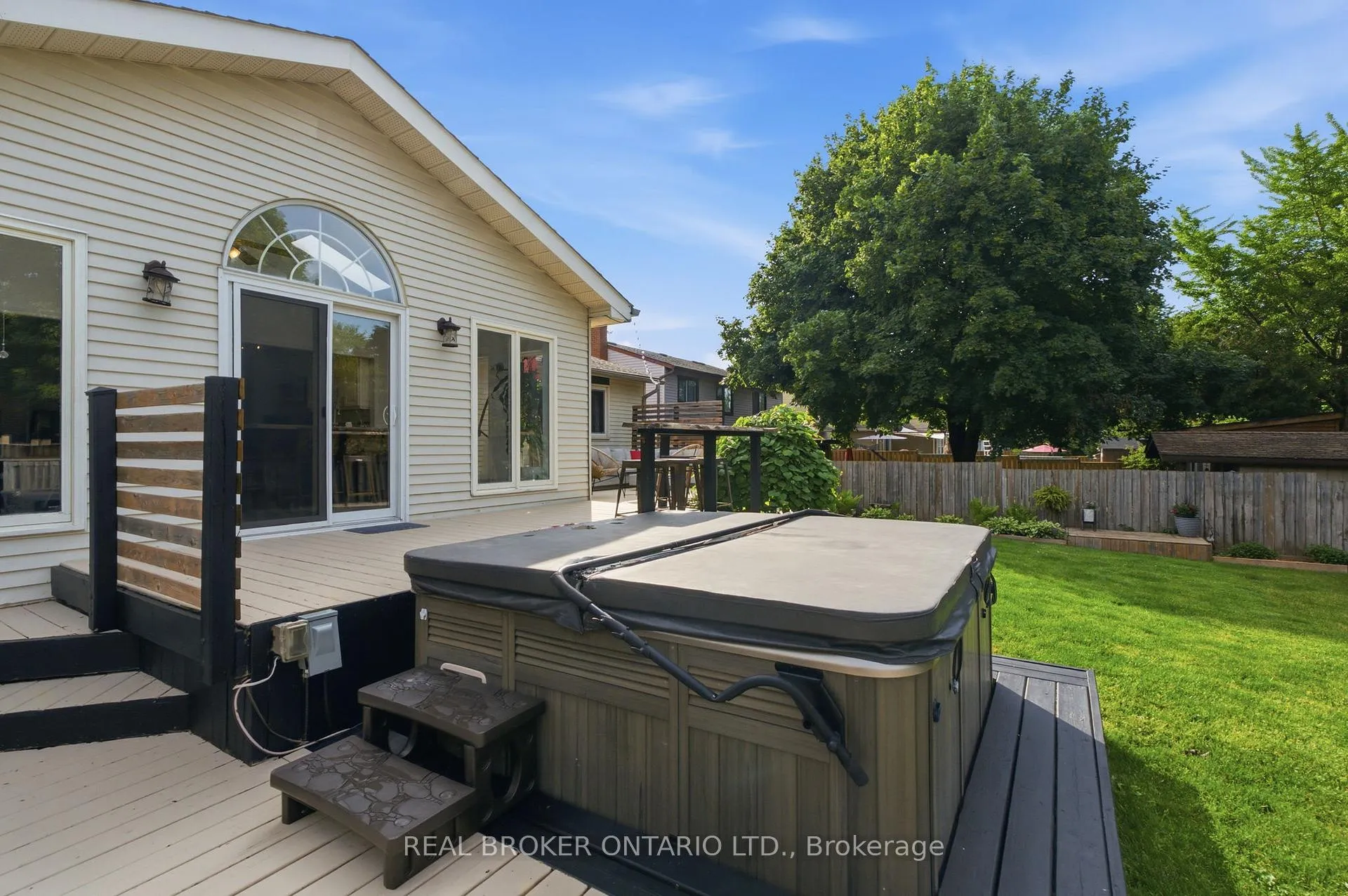 Photo 47 of 37 Melissa Crescent, Hamilton, Waterdown — HOMEH