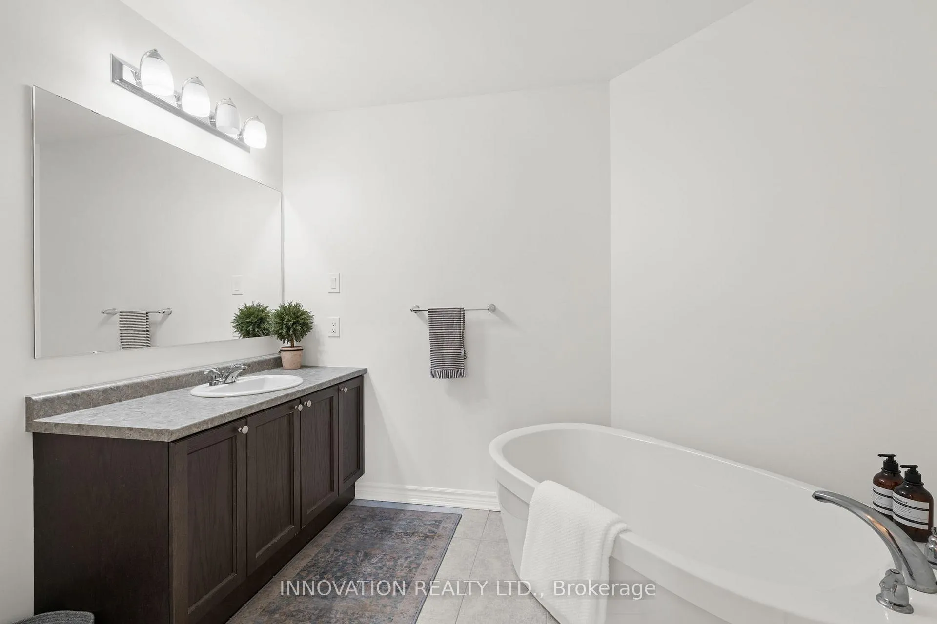 Photo 33 of 389 Rouncey Road, Ottawa, Kanata - Emerald Meadows/Trailwest — HOMEH