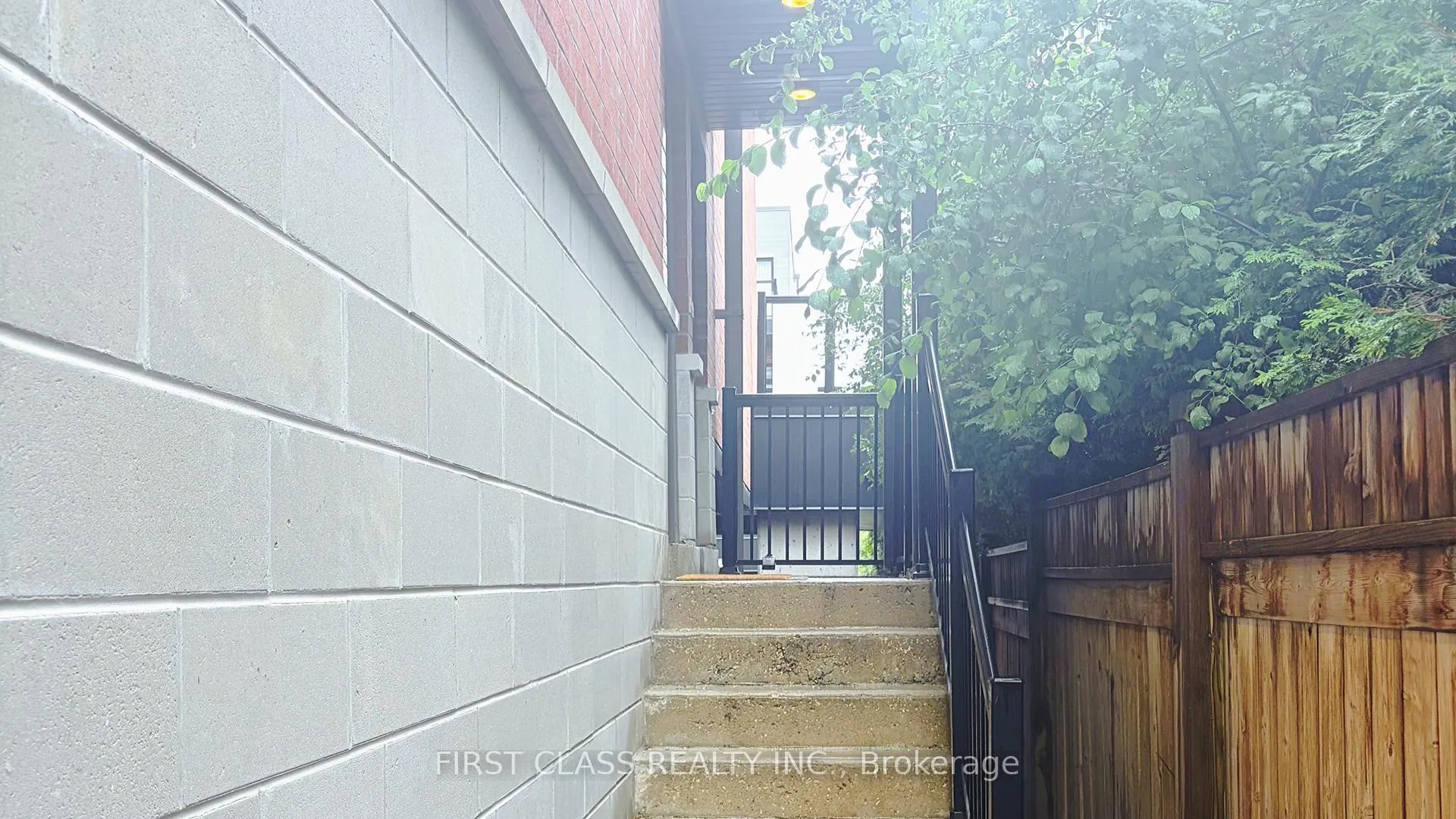 Photo 3 of Unit 126, 20 Echo Point, Scarborough, L'Amoreaux — HOMEH