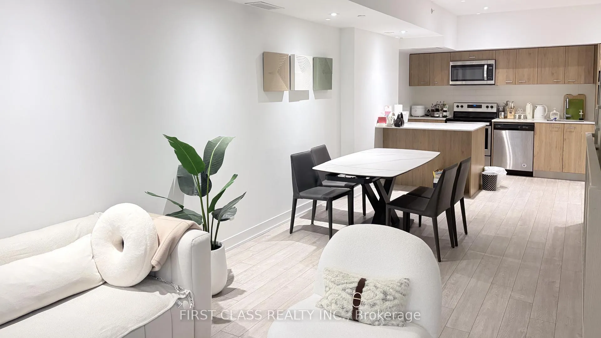 Photo 6 of Unit 126, 20 Echo Point, Scarborough, L'Amoreaux — HOMEH