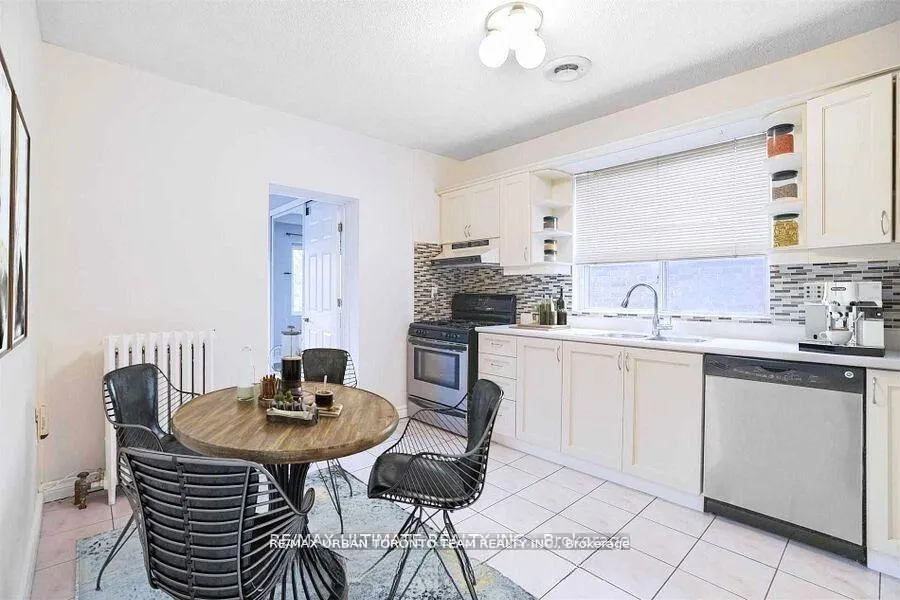 Photo 8 of Unit Upper, 745 Coxwell Avenue, Toronto, Danforth — HOMEH