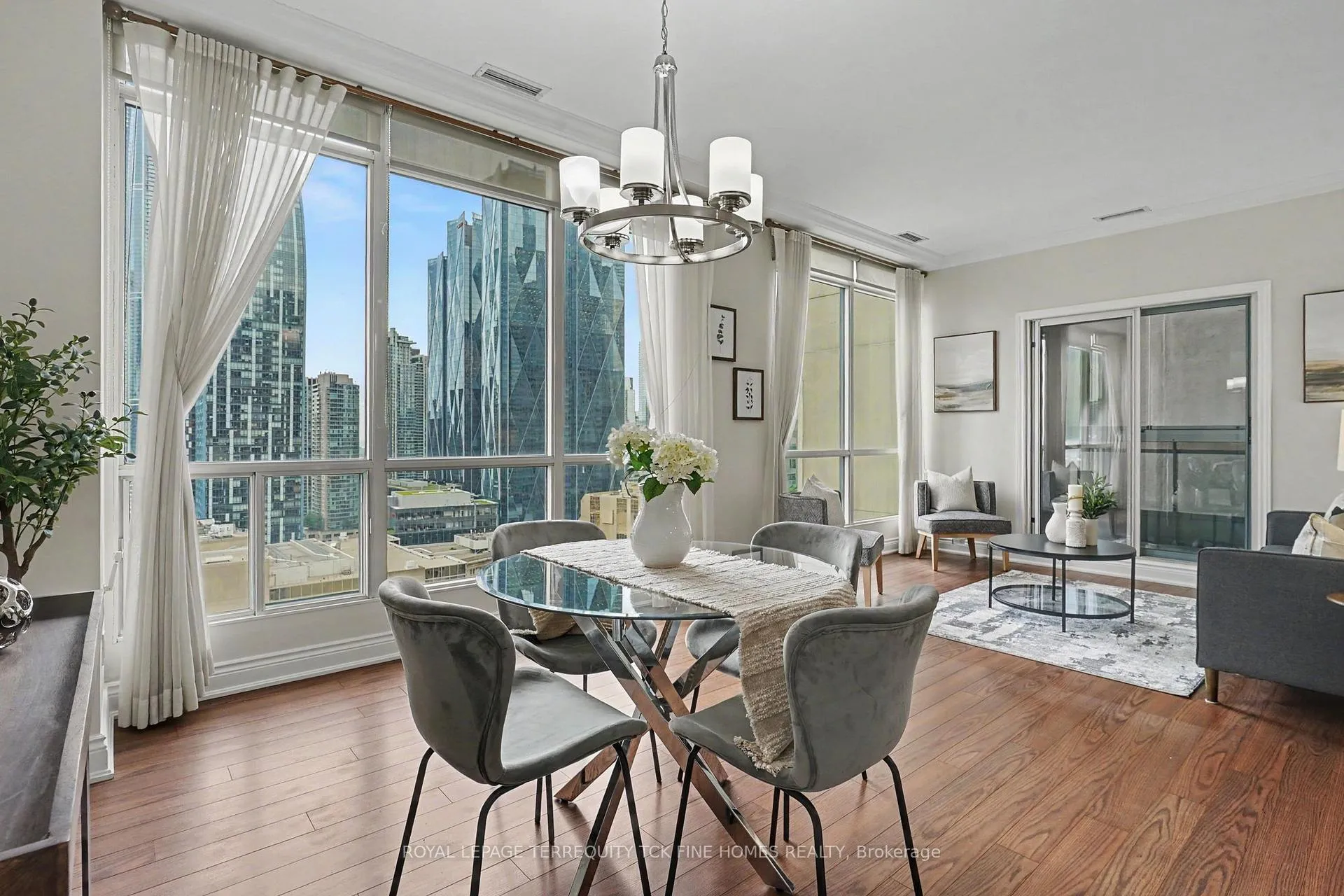 Photo 5 of Unit 2105, 7 King Street E, Toronto, Church-Yonge Corridor — HOMEH