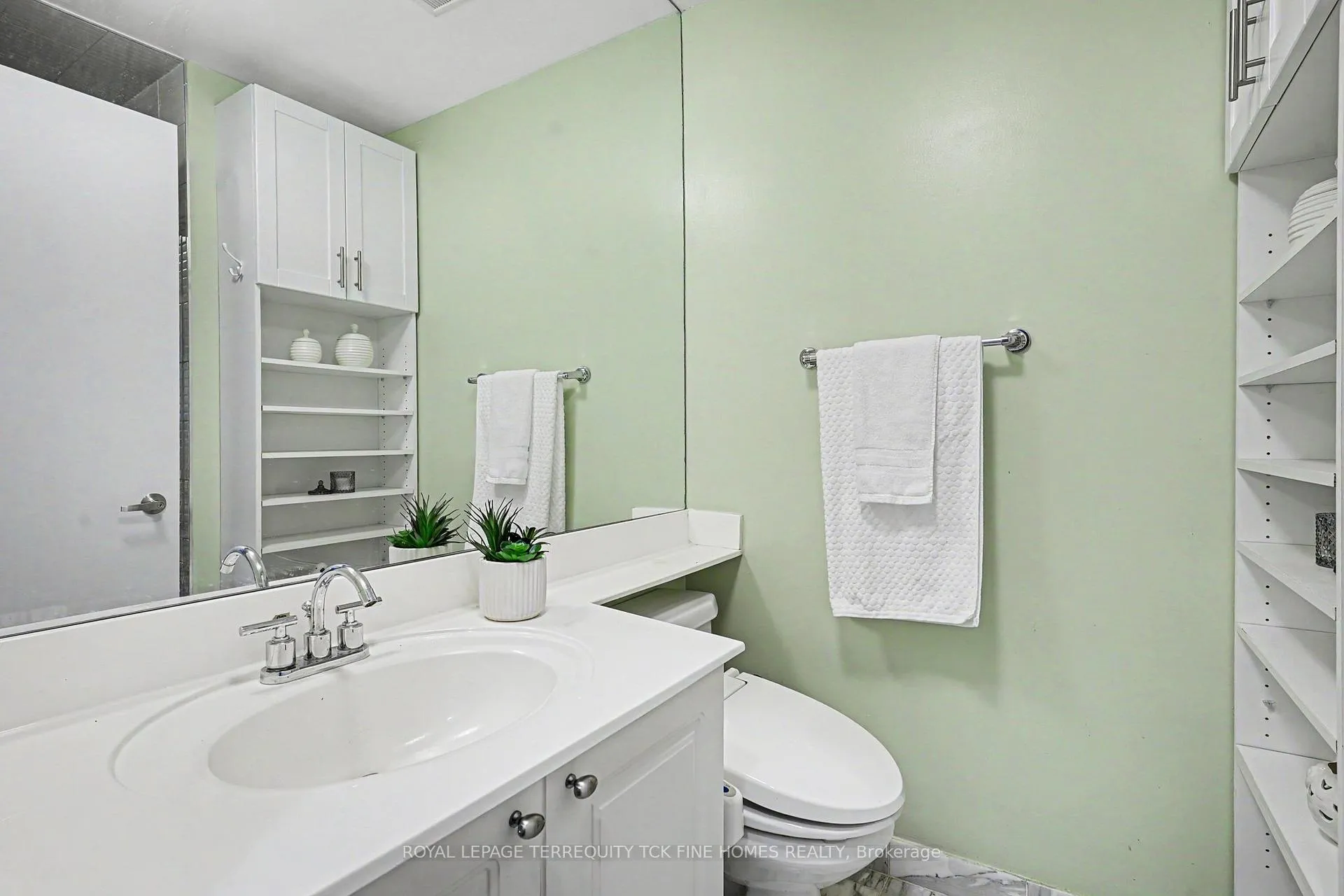 Photo 17 of Unit 2105, 7 King Street E, Toronto, Church-Yonge Corridor — HOMEH