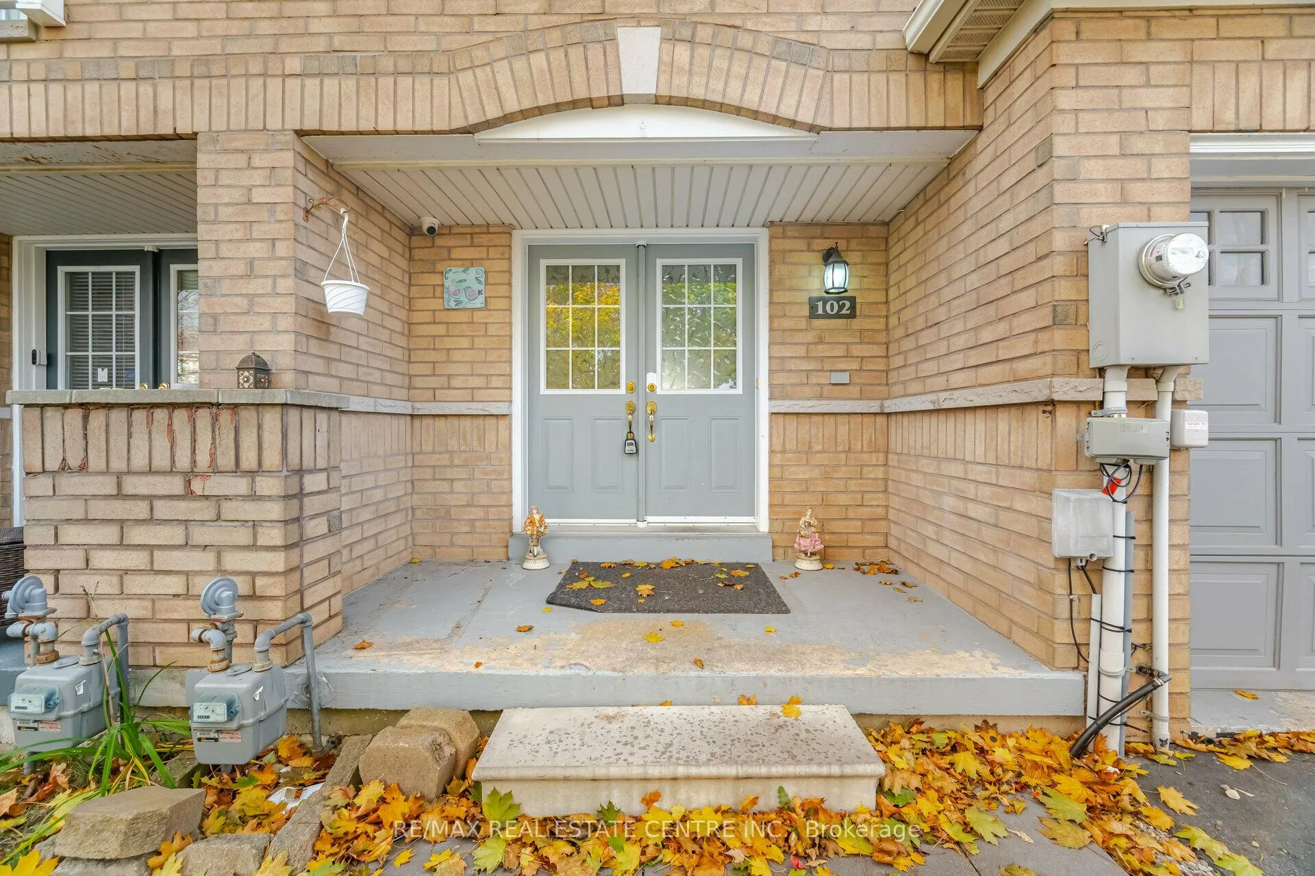 Photo 3 of 102 Charcoal Way, Brampton, Bram West — HOMEH