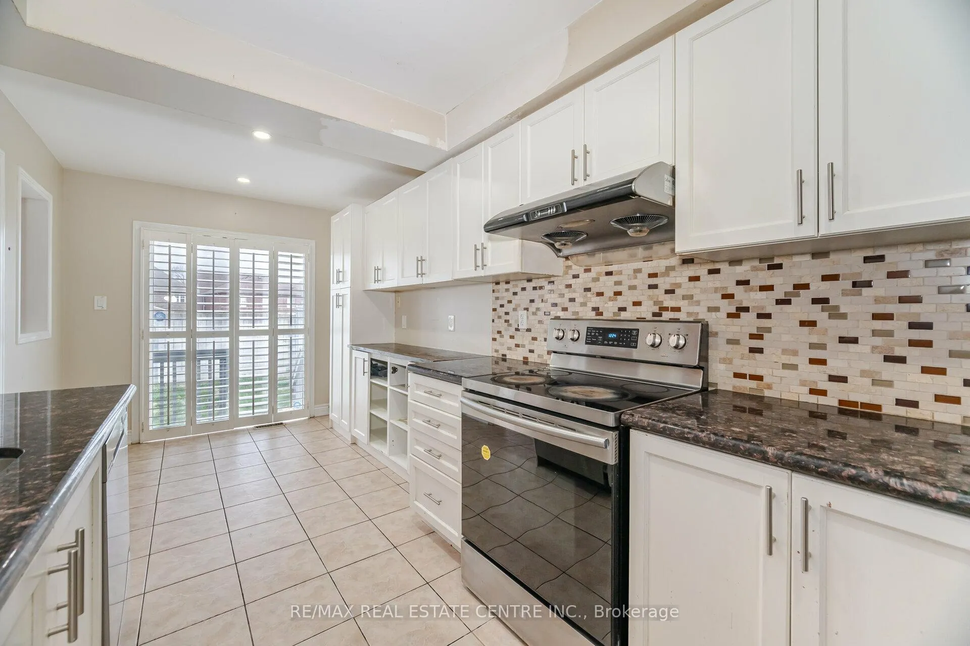 Photo 14 of 102 Charcoal Way, Brampton, Bram West — HOMEH