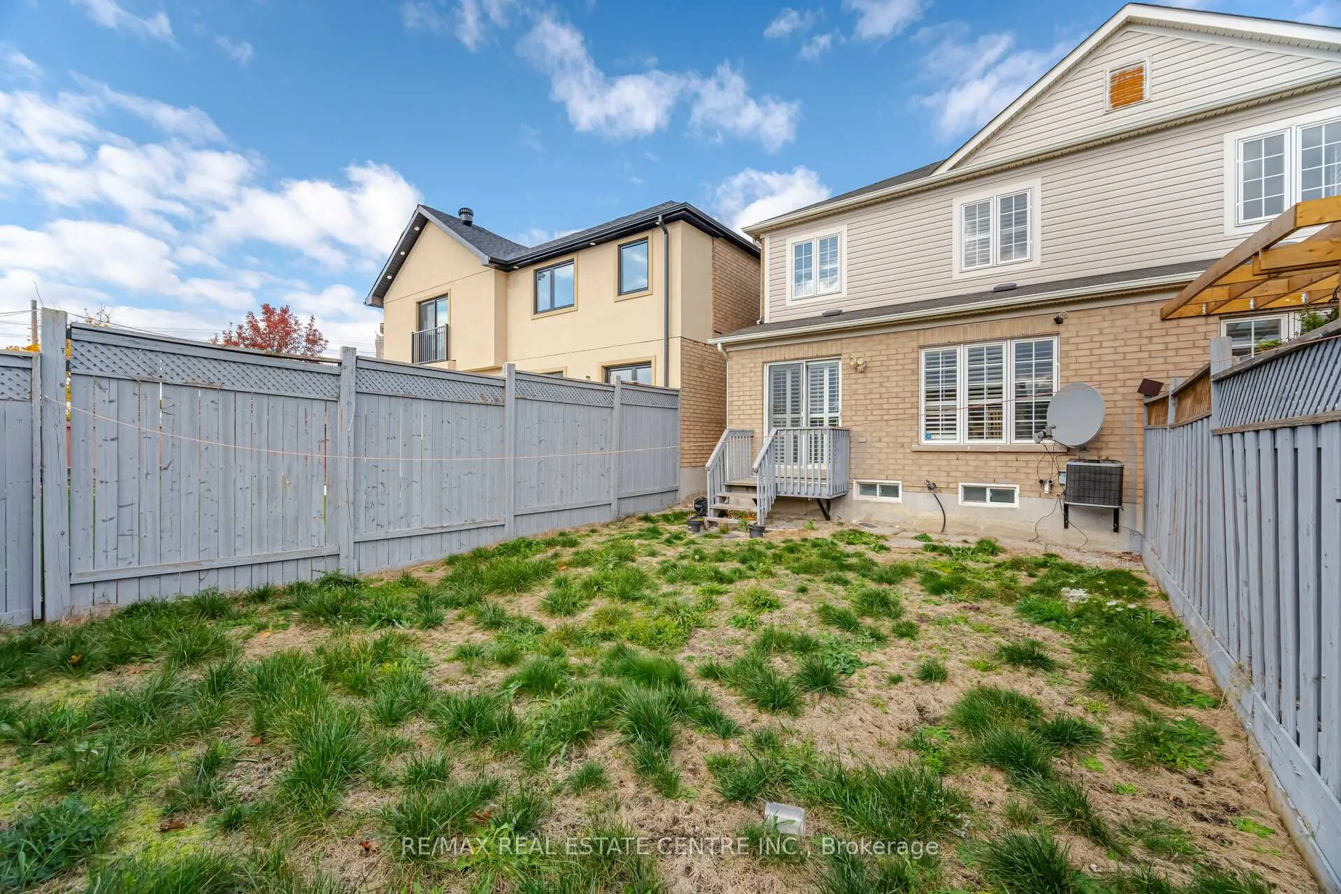 Photo 34 of 102 Charcoal Way, Brampton, Bram West — HOMEH
