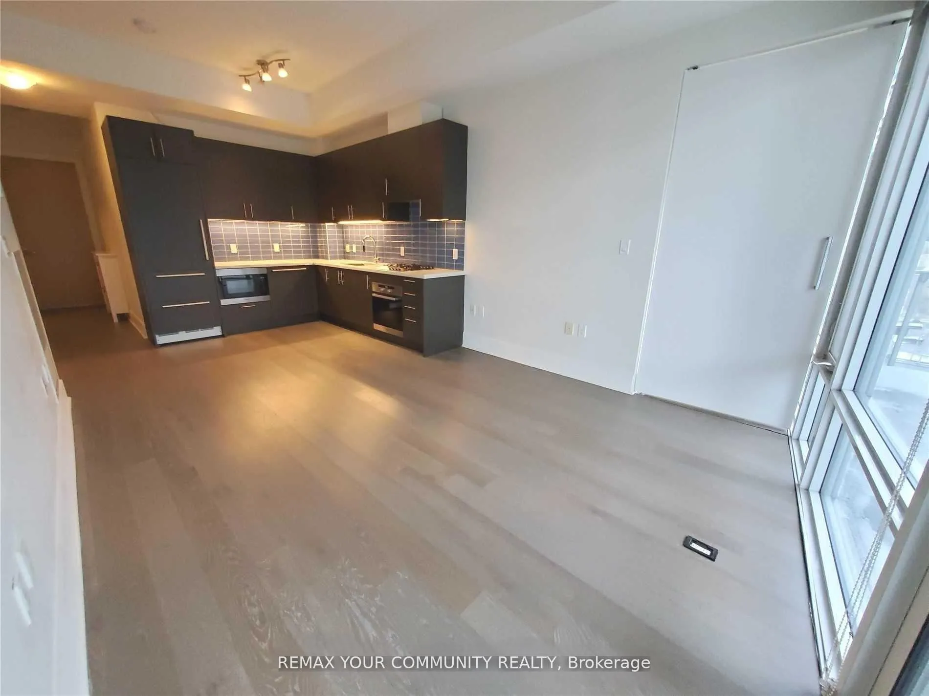 Photo 8 of Unit 918, 29 Queens Quay E, Toronto, Waterfront Communities — HOMEH