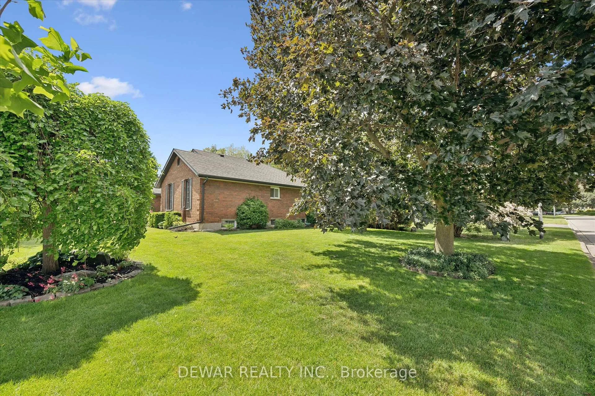 Photo 4 of 216 Bismark Drive, Cambridge — HOMEH
