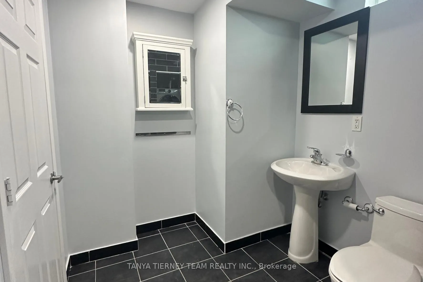 Photo 8 of 373 Carnwith Drive E, Whitby, Brooklin — HOMEH