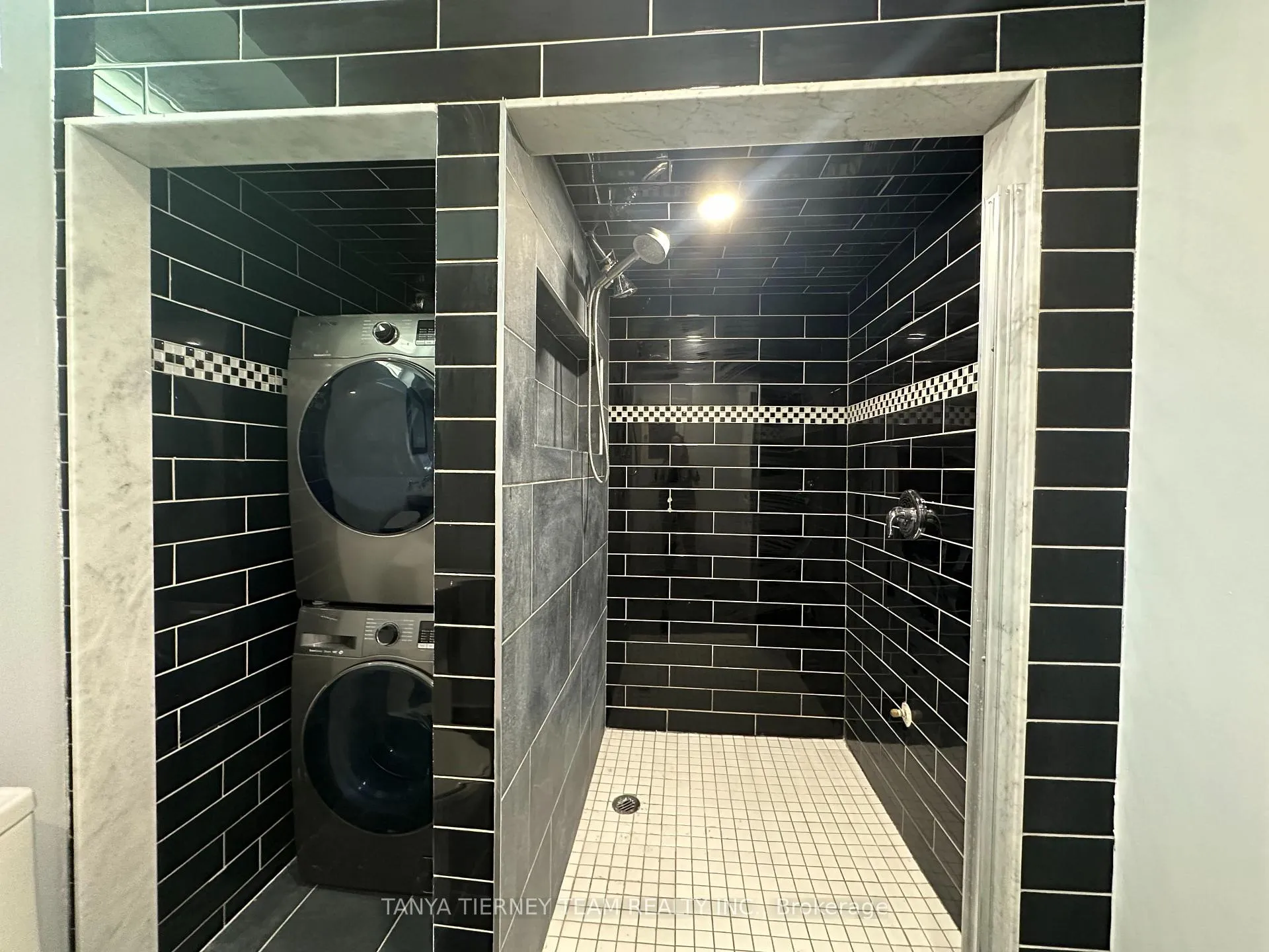 Photo 9 of 373 Carnwith Drive E, Whitby, Brooklin — HOMEH