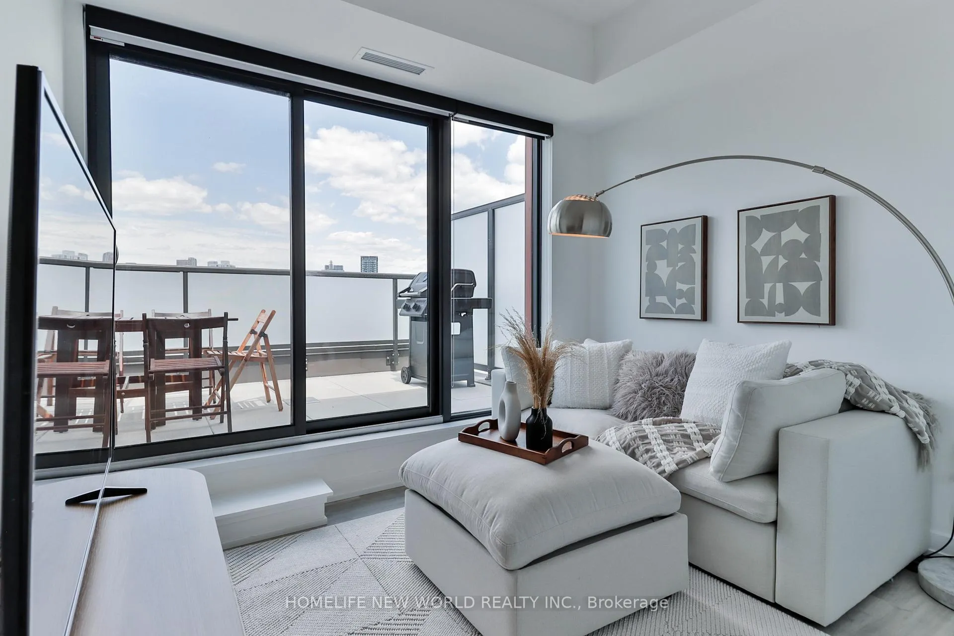 Photo 3 of Unit 1003, 28 Eastern Avenue, Toronto, Moss Park — HOMEH