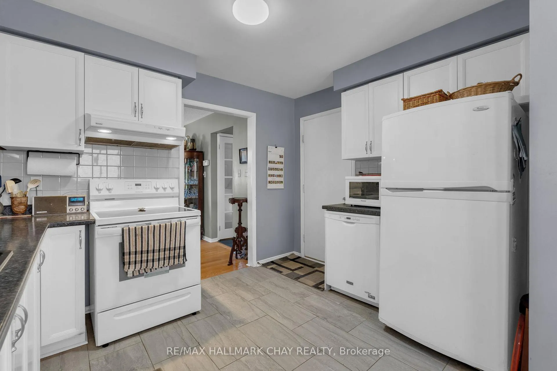 Photo 9 of 25 Cartwright Drive, Barrie, Cundles East — HOMEH