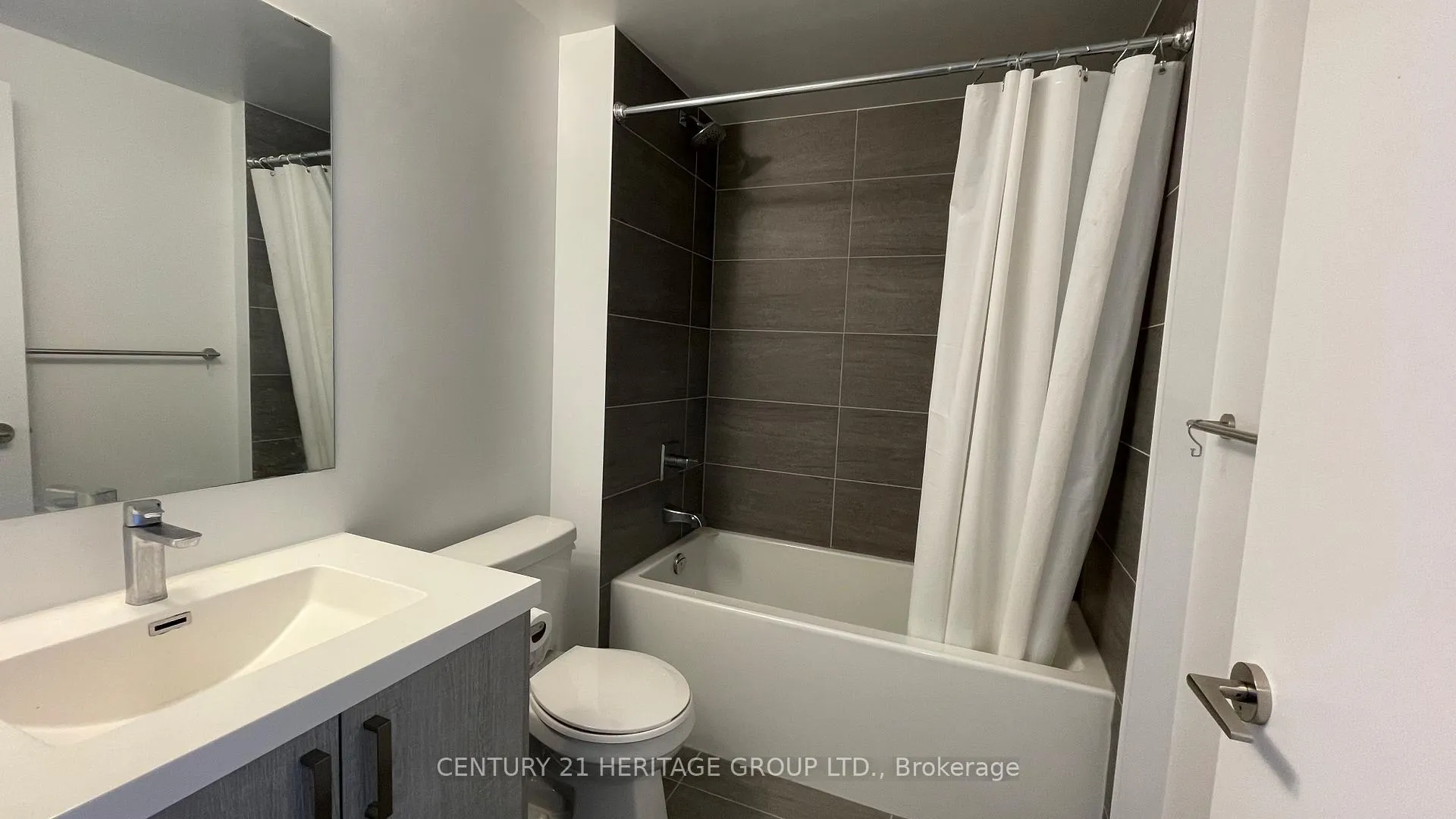 Photo 12 of Unit 1401, 77 Mutual Street, Toronto, Church-Yonge Corridor — HOMEH