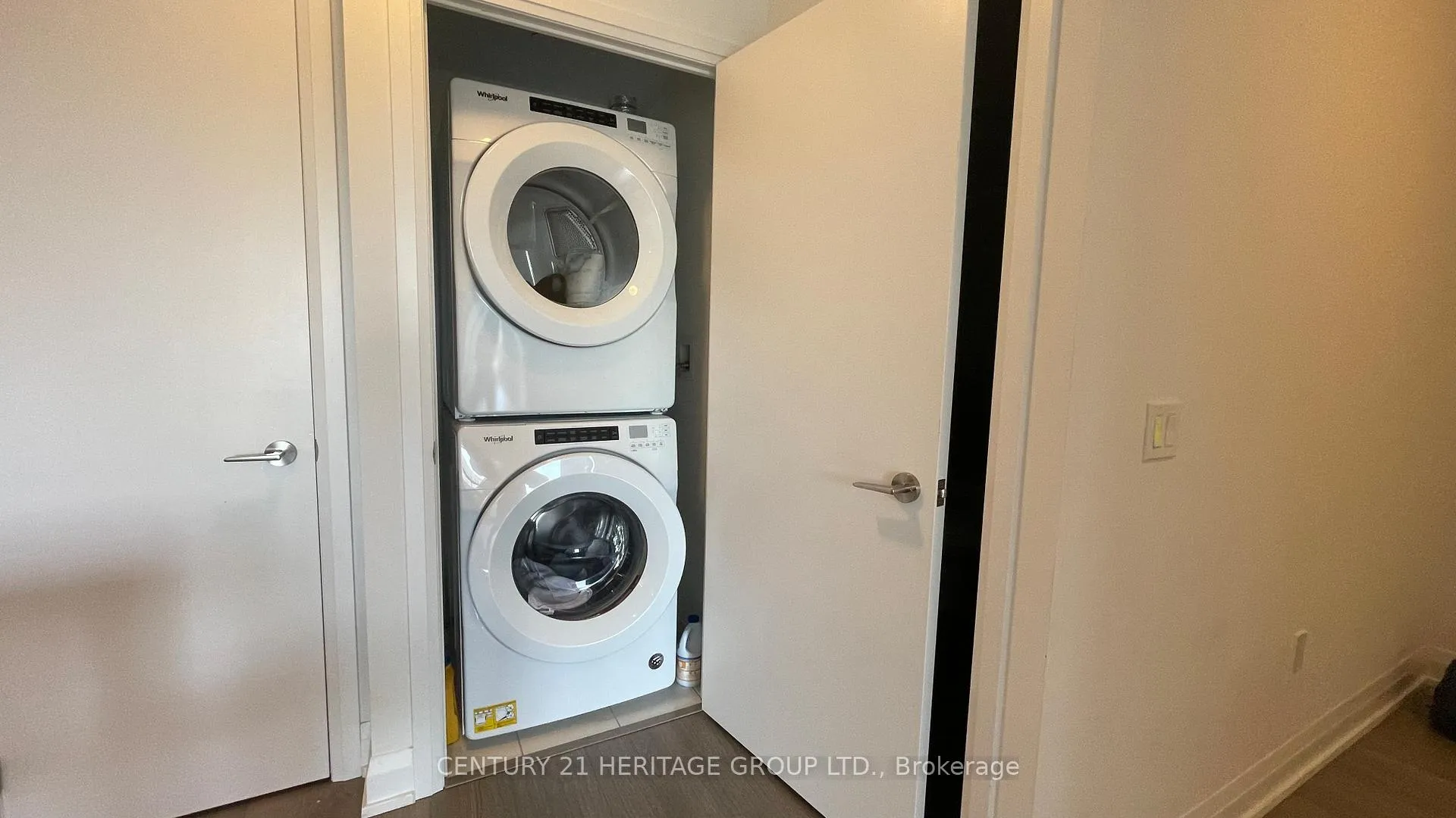 Photo 13 of Unit 1401, 77 Mutual Street, Toronto, Church-Yonge Corridor — HOMEH