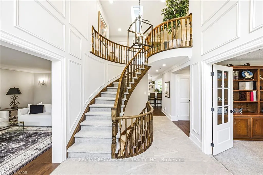 Photo 4 of 33 Golfview Crescent, Hamilton, Dundas — HOMEH