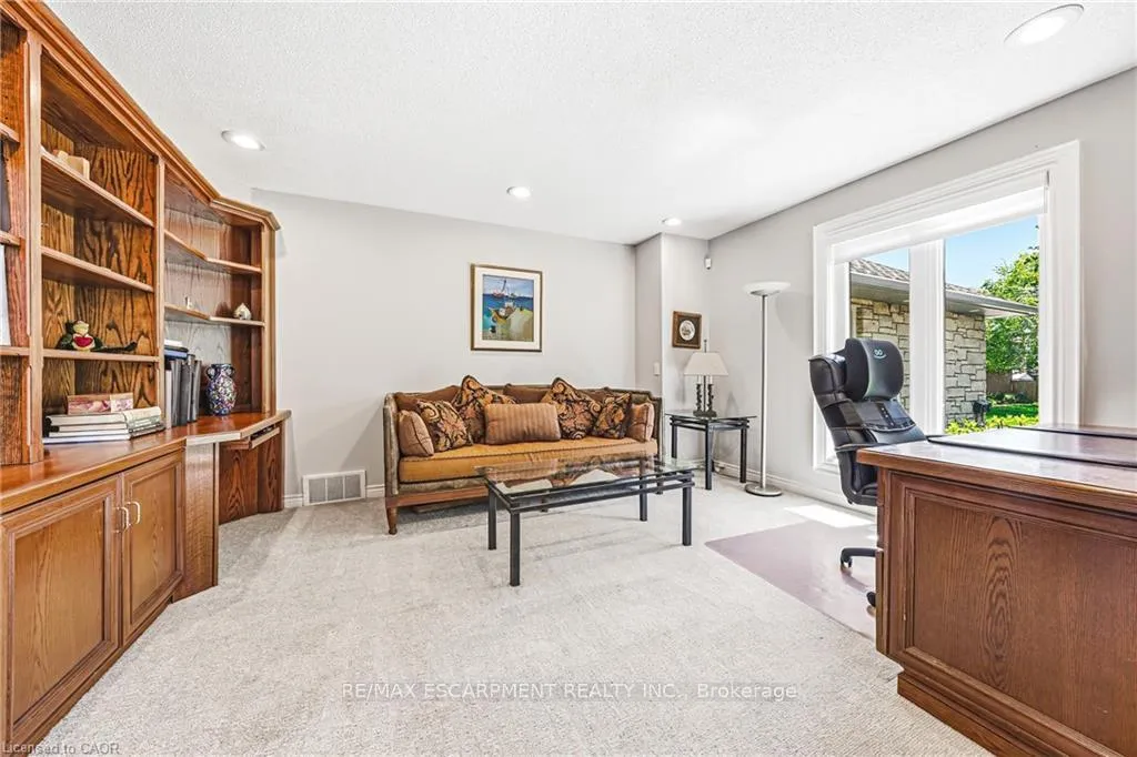 Photo 15 of 33 Golfview Crescent, Hamilton, Dundas — HOMEH