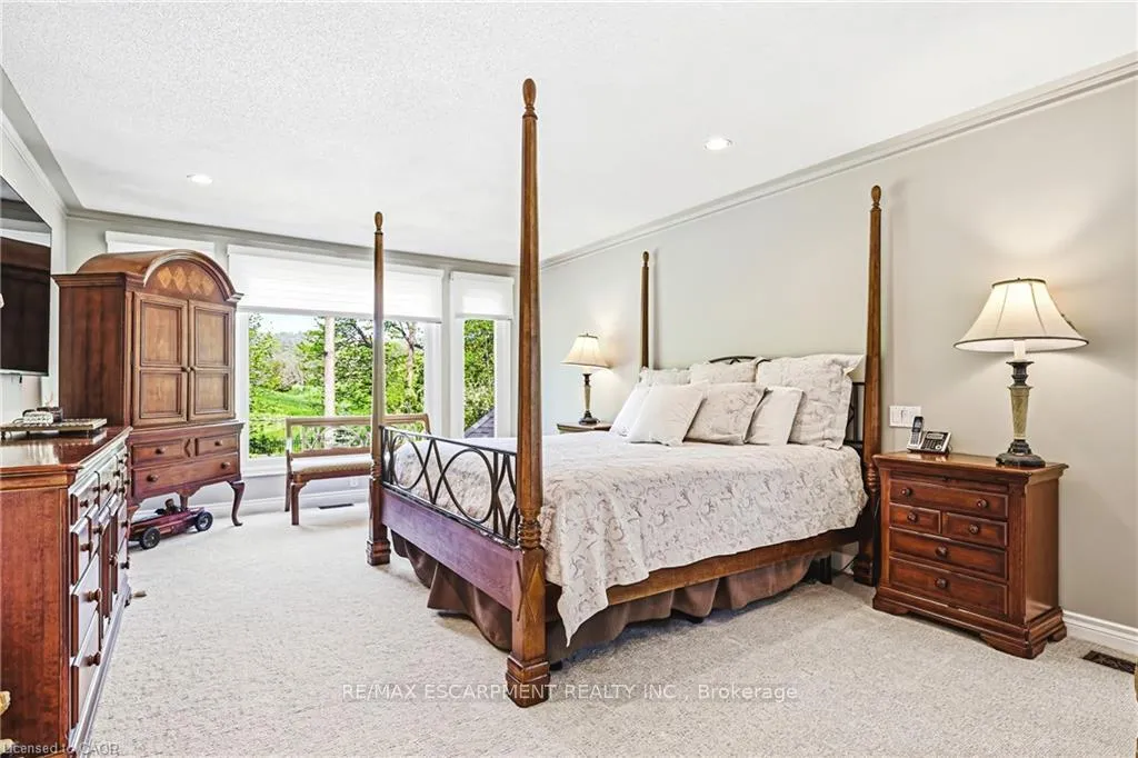 Photo 20 of 33 Golfview Crescent, Hamilton, Dundas — HOMEH