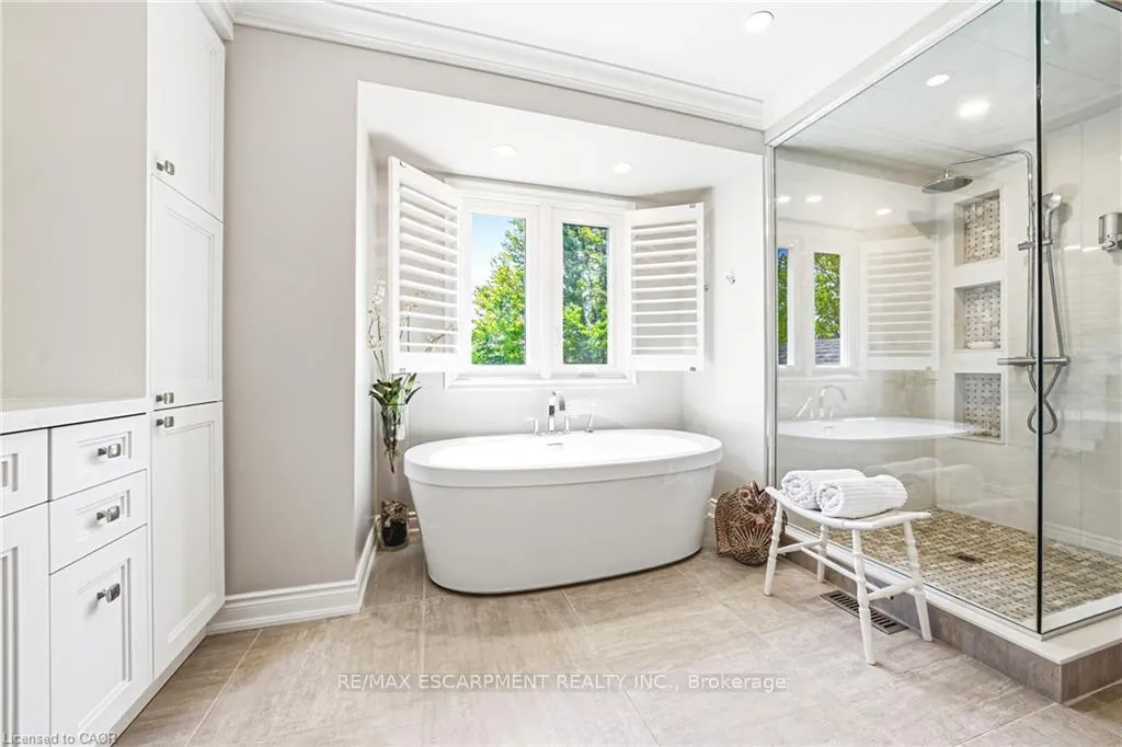 Photo 21 of 33 Golfview Crescent, Hamilton, Dundas — HOMEH
