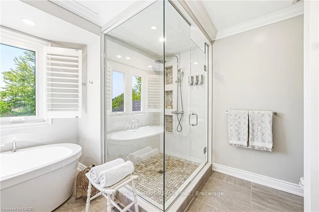 Photo 22 of 33 Golfview Crescent, Hamilton, Dundas — HOMEH