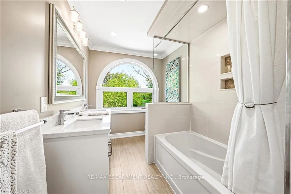 Photo 25 of 33 Golfview Crescent, Hamilton, Dundas — HOMEH