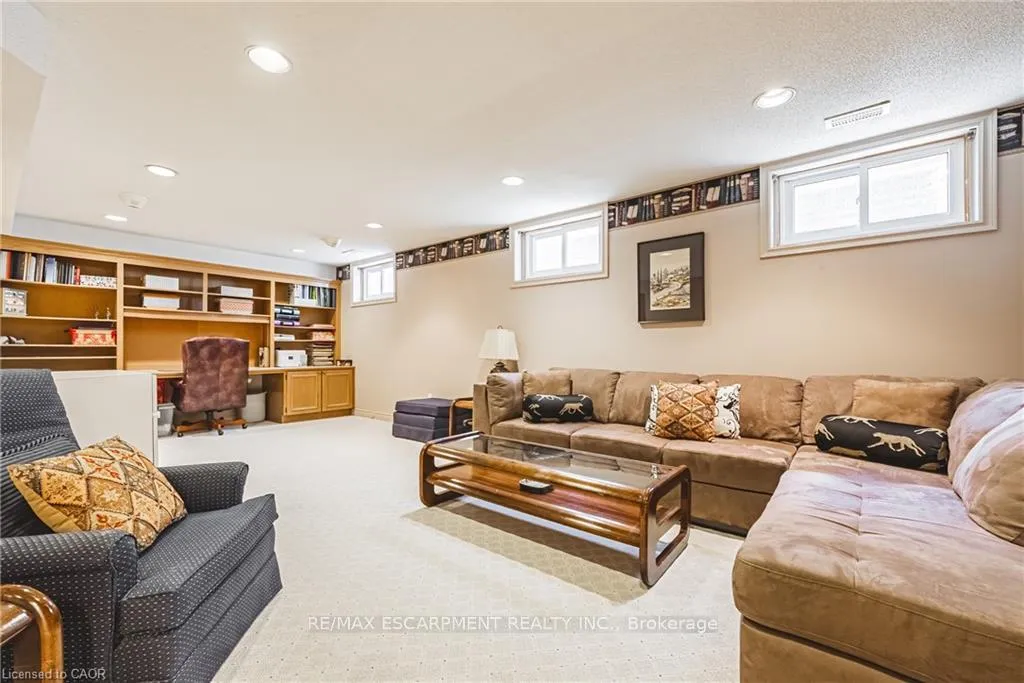 Photo 32 of 33 Golfview Crescent, Hamilton, Dundas — HOMEH