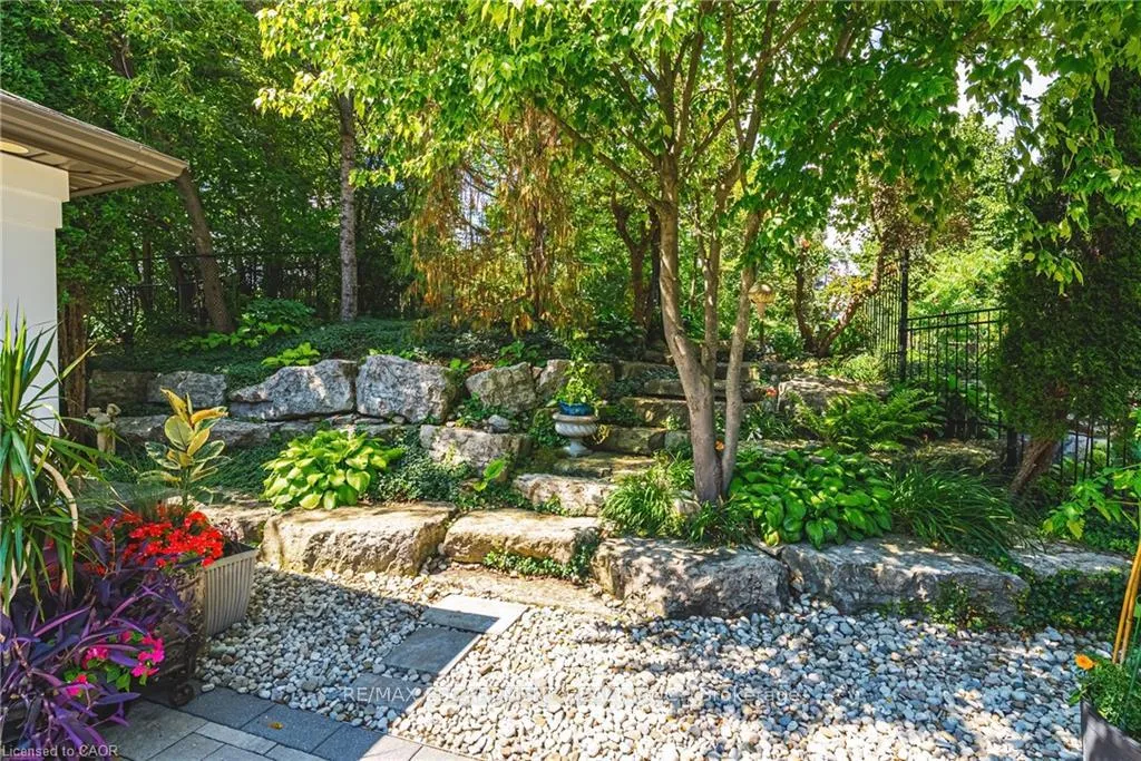 Photo 41 of 33 Golfview Crescent, Hamilton, Dundas — HOMEH